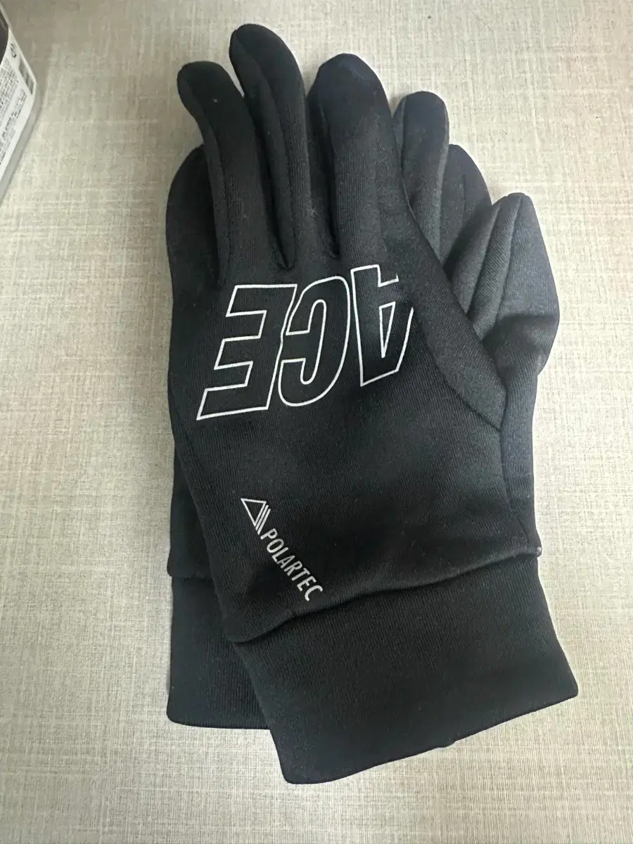 PALACE POLARTEC BONEY GLOVES BLACK Gloves - Skatestore - The